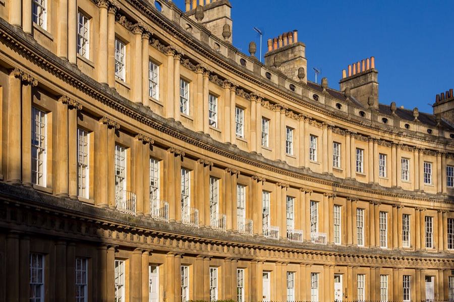 Curved Georgian facade of the Royal Crescent in Bath with classical columns and rows of sash windows